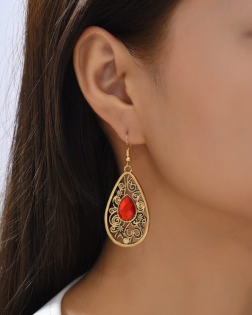 Aretes en Bronce dorados con brillante Rojo,